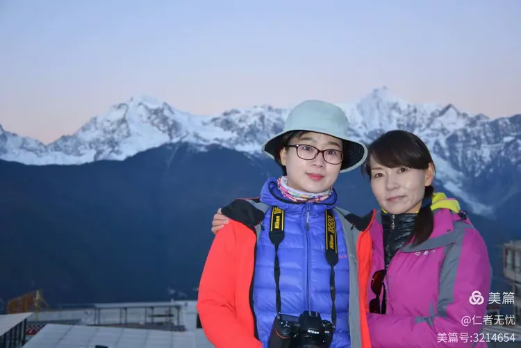 主峰卡瓦格博峰海拨六千七百四十米,是云南最高峰,它的妻子是面茨